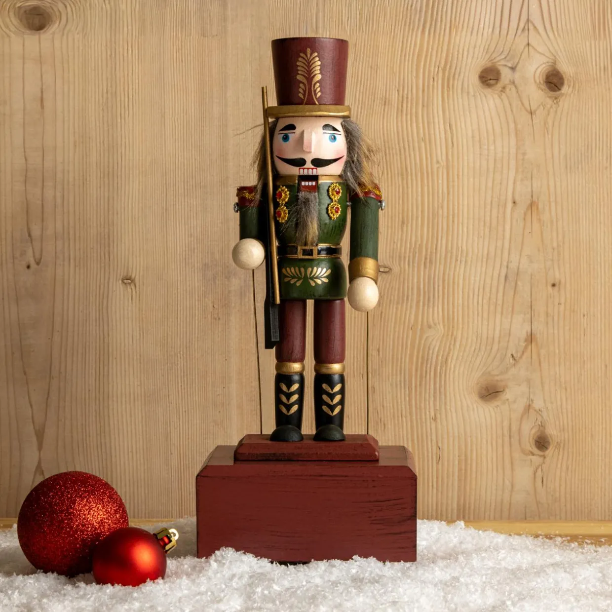 Boîte à musique (H30 cm) Casse noisette Timothé la royauté Vert et bordeaux