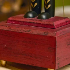 Boîte à musique (H30 cm) Casse noisette Timothé la royauté Vert et bordeaux