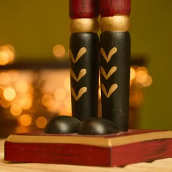 Casse-noisette en bois (H38 cm) Timothé la royauté Vert et bordeaux