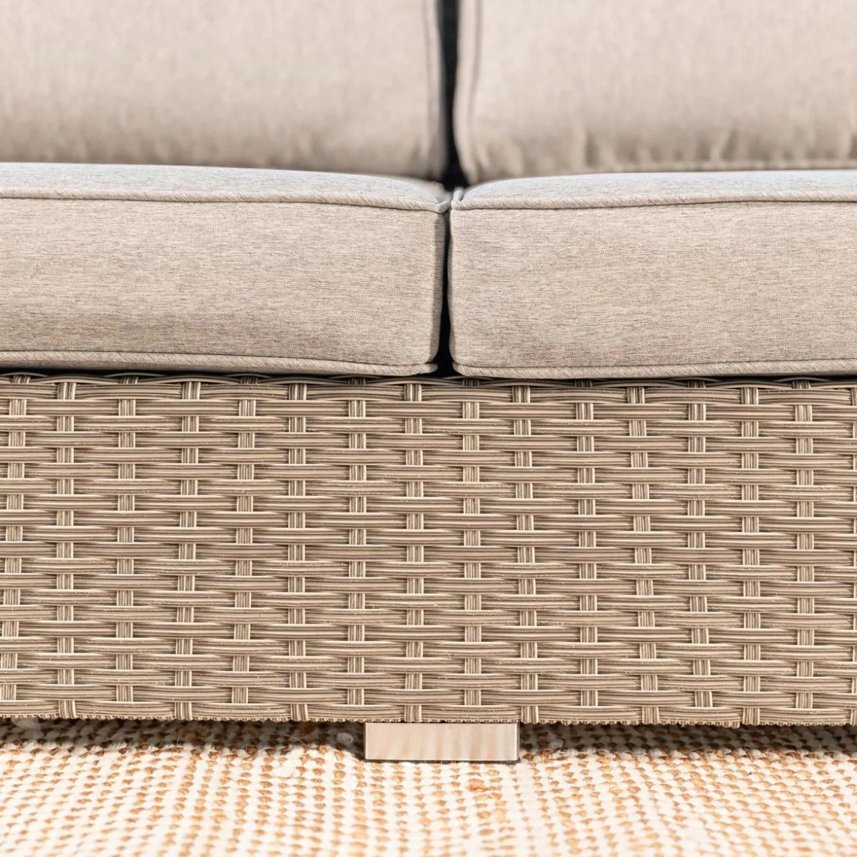 Chauffeuse de jardin en résine tressée 2 places Palma Gris et taupe