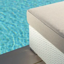 Chauffeuse de jardin en résine tressée Palma Blanc et taupe