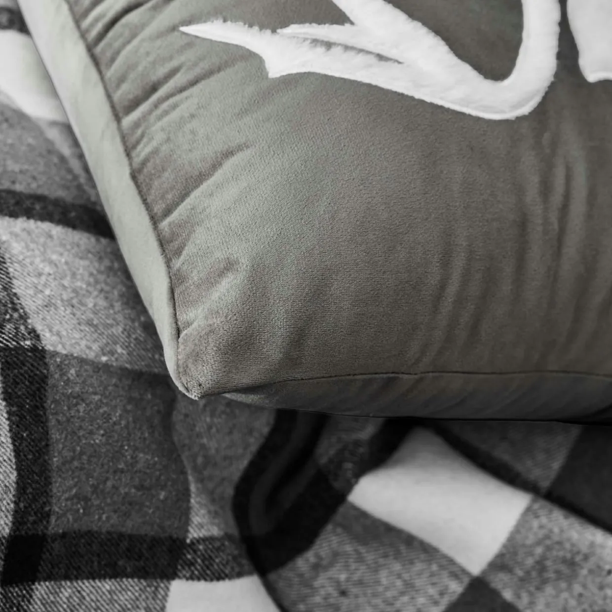 Coussin carré velours (45 x 45 cm) Vik Gris anthracite