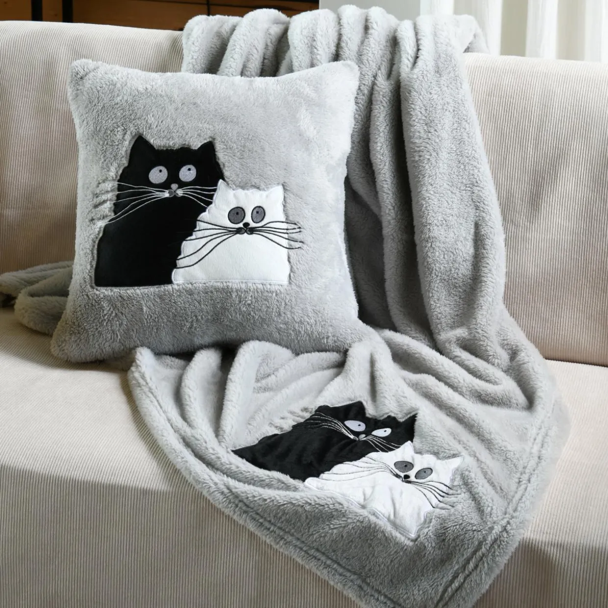 Coussin de Noël carré (45 cm) Douillet Gris