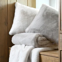 Coussin rectangulaire fausse fourrure (50 x 80 cm) Bostan Ecru