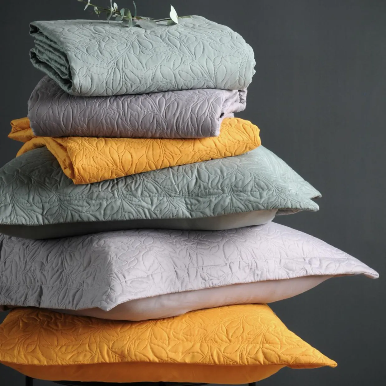 Couvre-lit et taies d'oreiller (260 x 240 cm) Cassandre Jaune curry