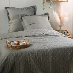 Couvre-lit matelassé avec deux taies d'oreiller (260 x 240 cm) Cléo Taupe