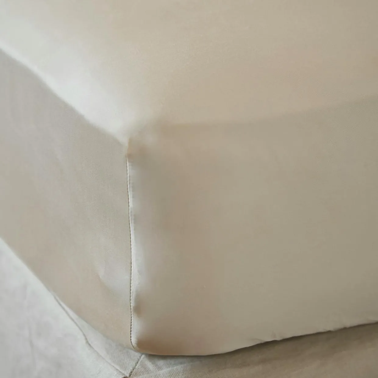 Drap housse satin de bambou (200 x 200 cm) Sienna Beige