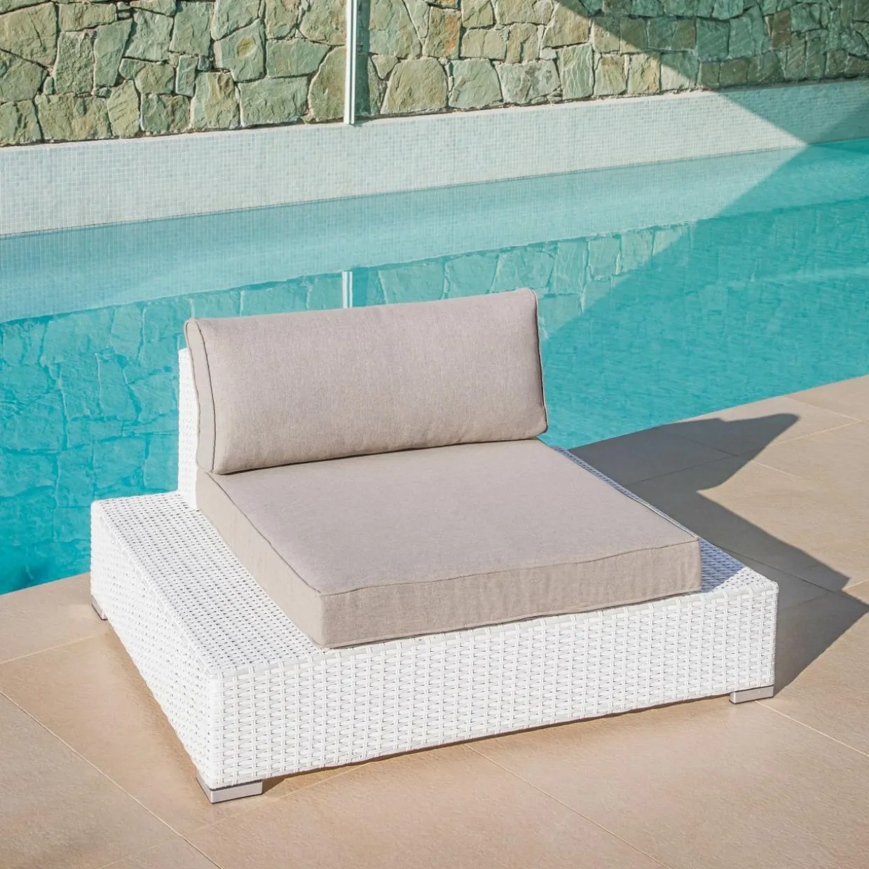 Fauteuil de jardin en résine tressée Palma Blanc et taupe