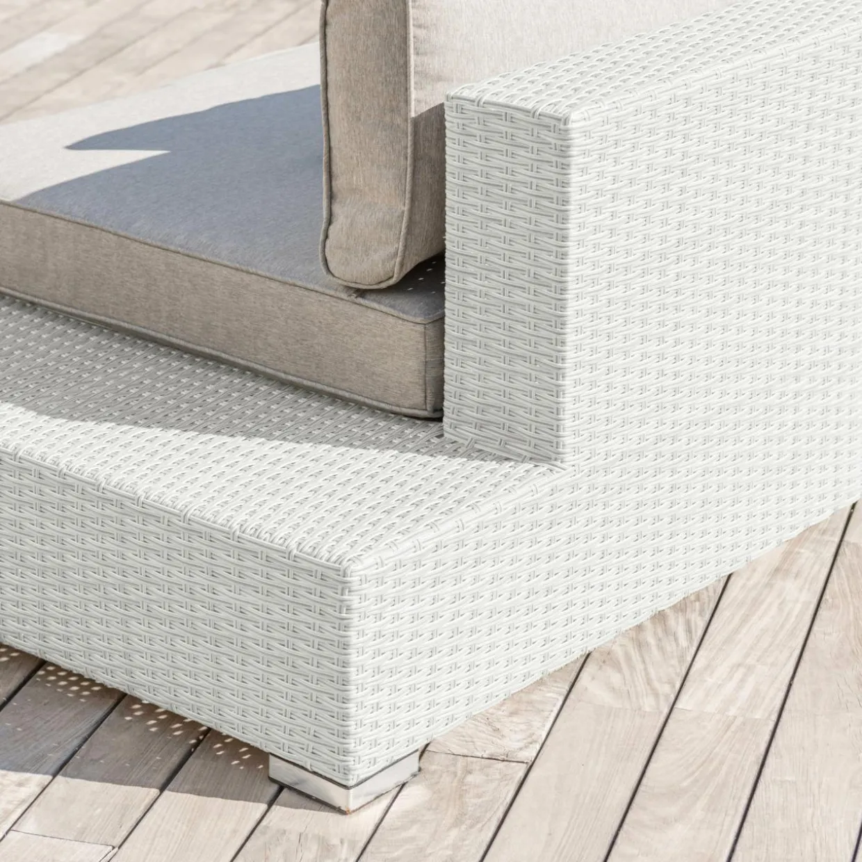 Fauteuil de jardin en résine tressée Palma Blanc et taupe