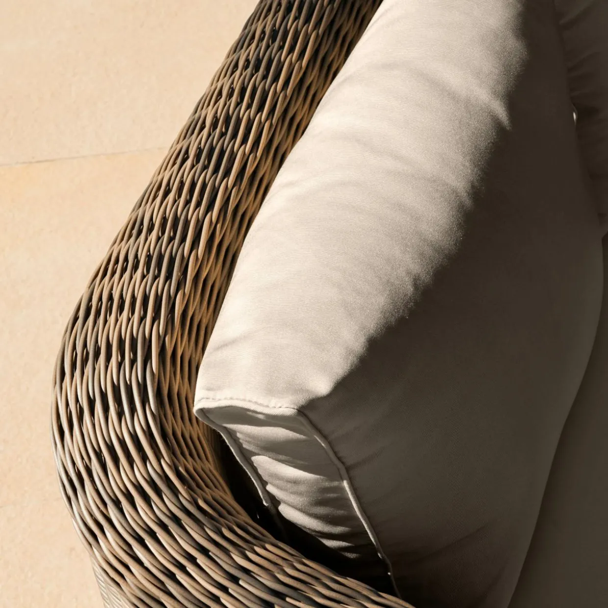 Fauteuil de jardin en résine tressée Calvi Sépia et taupe