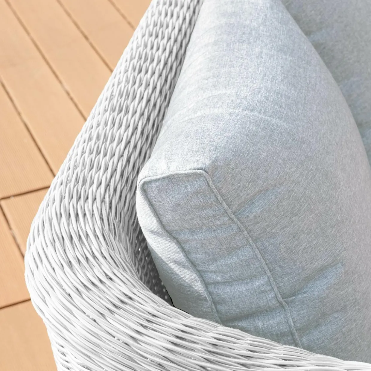 Fauteuil de jardin en résine tressée Calvi Blanc et gris clair