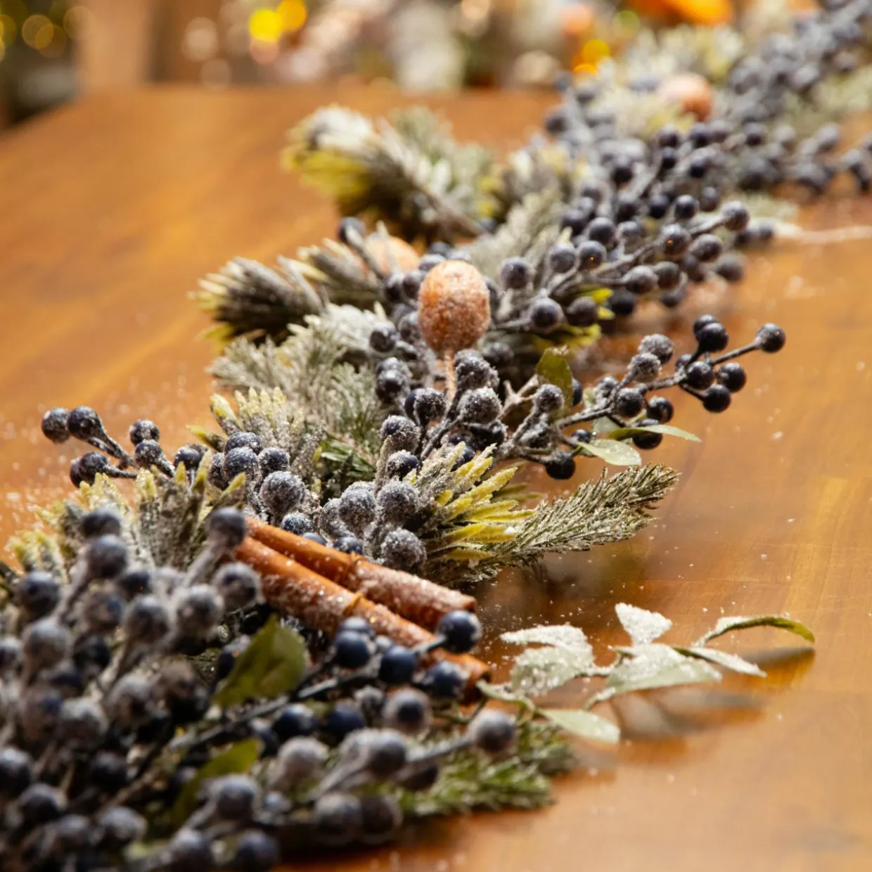 Guirlande de sapin (180 cm - D20) Garnie Baies bleues