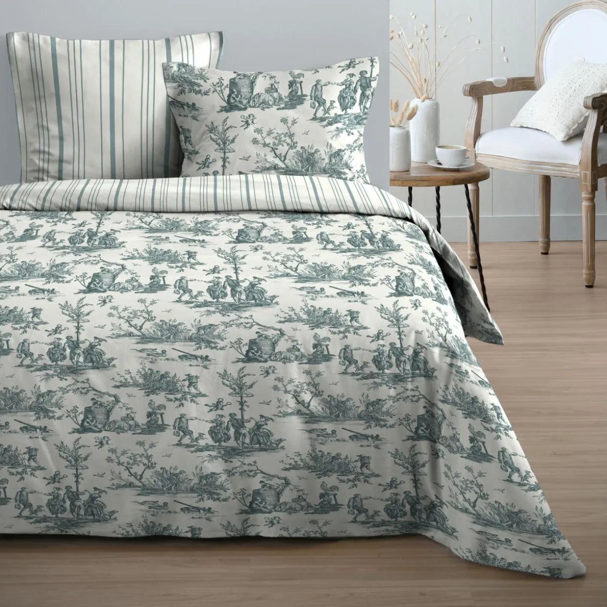 Housse de couette et deux taies coton (240 x 220 cm) Angelique Bleue