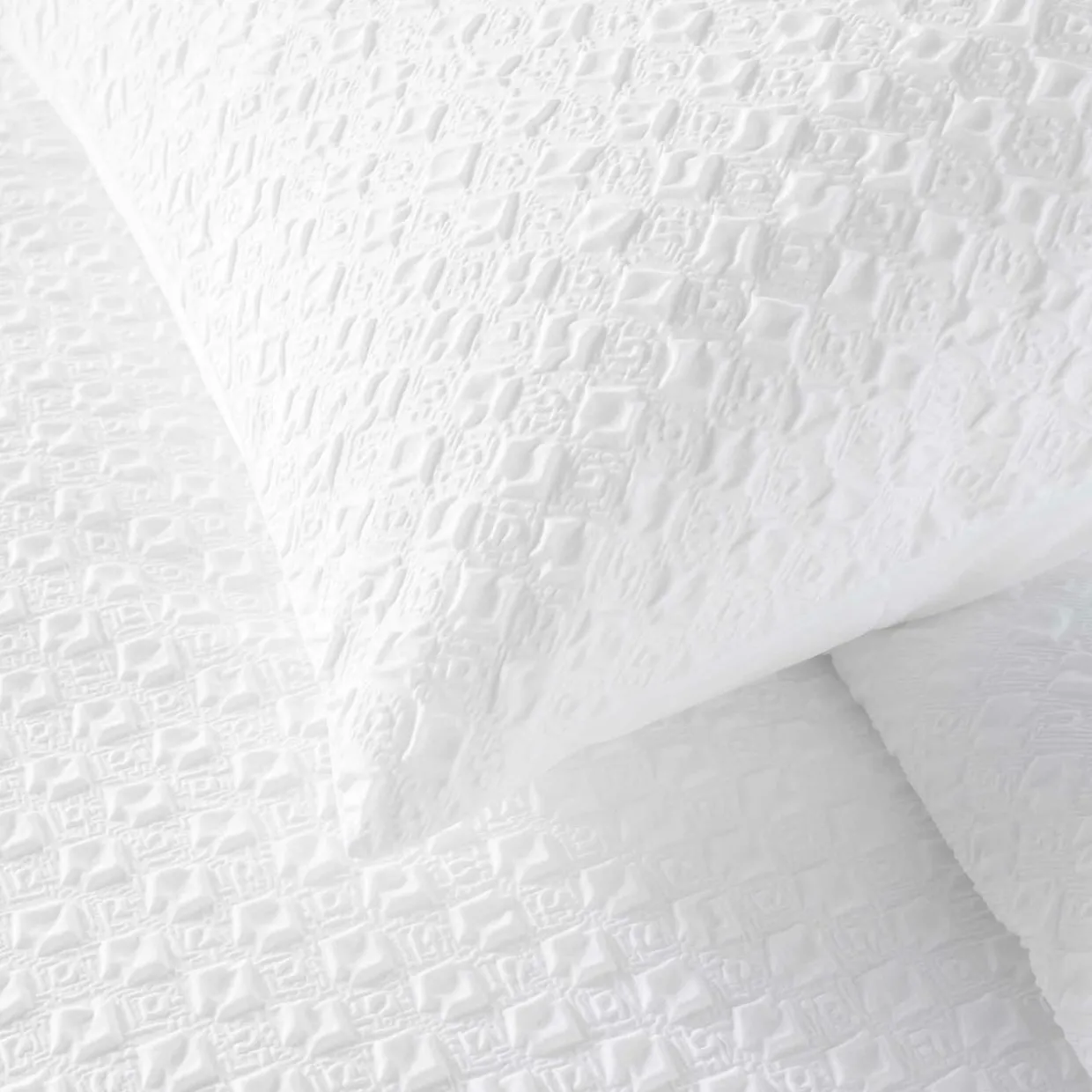 Housse de couette et deux taies microfibre gaufrée (240 x 220 cm) Litéa Blanche