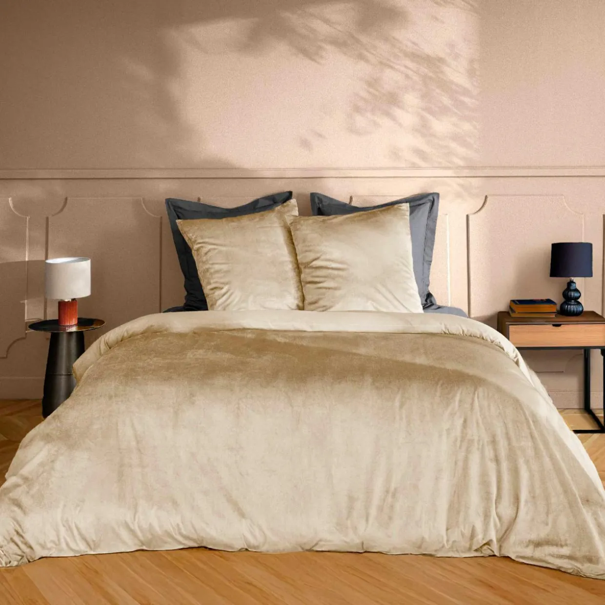 Housse de couette et deux taies d'oreiller velours (240 x 220 cm) Velina Beige sable