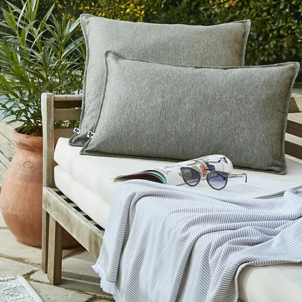 Housse de coussin extérieur rectangulaire (40 x 60 cm) Naia Vert nénuphar