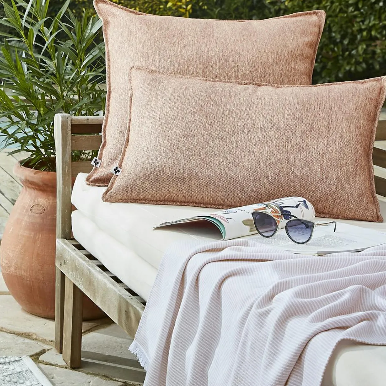 Housse de coussin extérieur rectangulaire (40 x 60 cm) Naia Corail