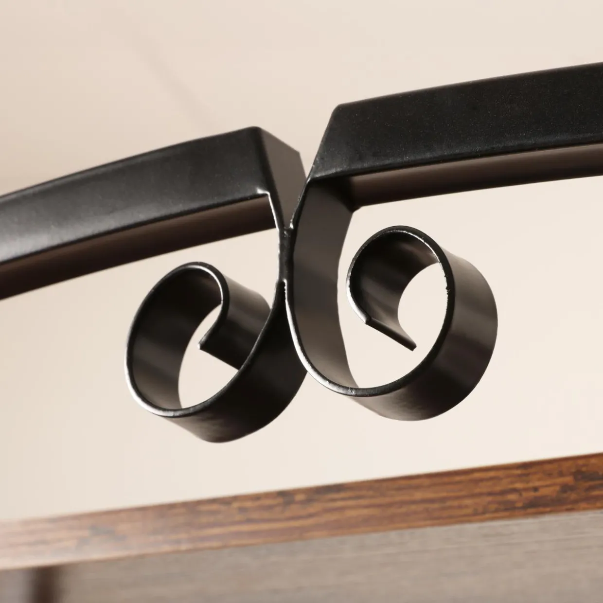 Meuble range-bouteilles industriel 12 emplacements et porte-verres (H180 cm) Pablo Marron