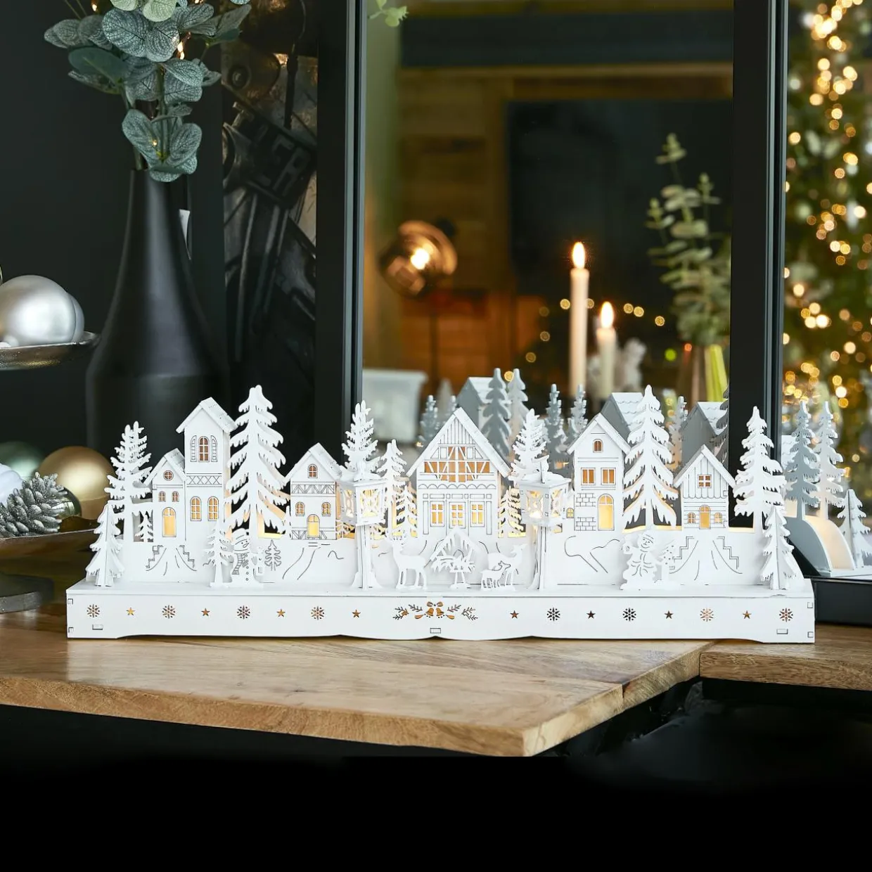 Scène de vie lumineuse à piles en bois (45 x H15 cm) Village enchanté