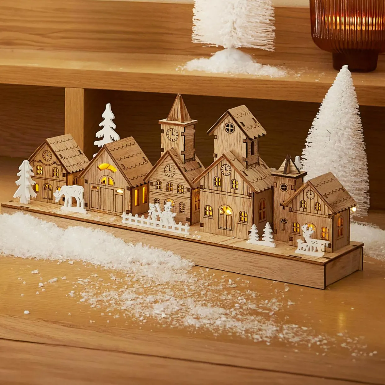 Scène de vie lumineuse à piles en bois (30 x H13 cm) Hameau féerique