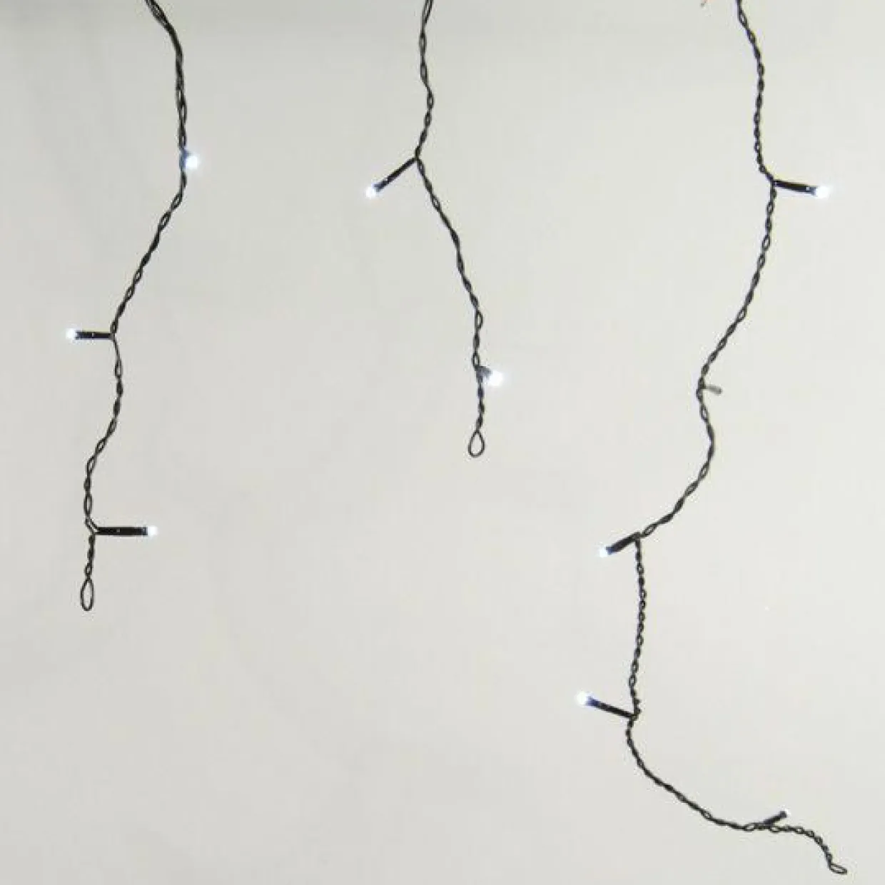 Stalactite lumineuse 7,50 m 175 LED câble noir Blanc froid