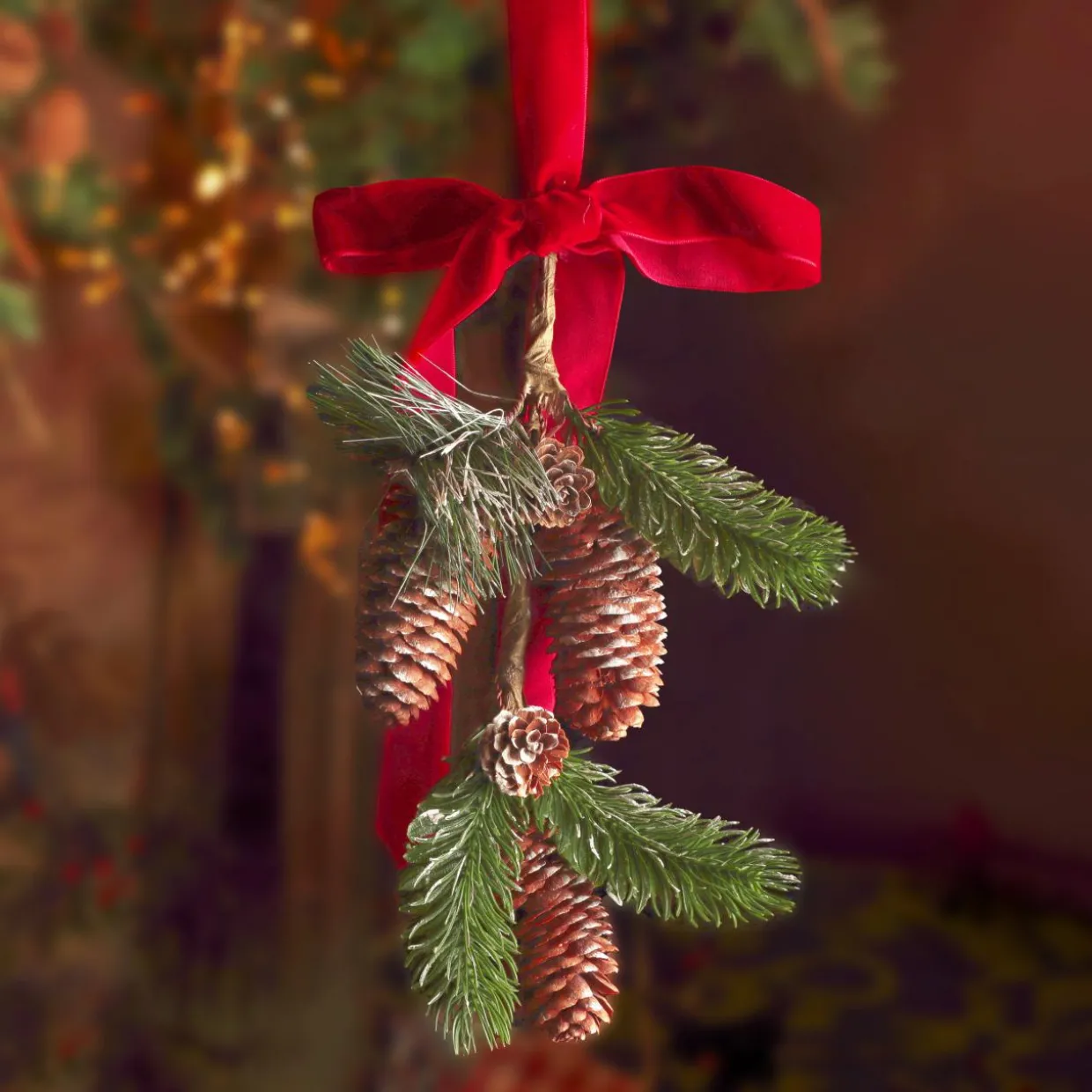 Suspension décorative (H26 cm) Pomme de pin et nœud en velours Rouge