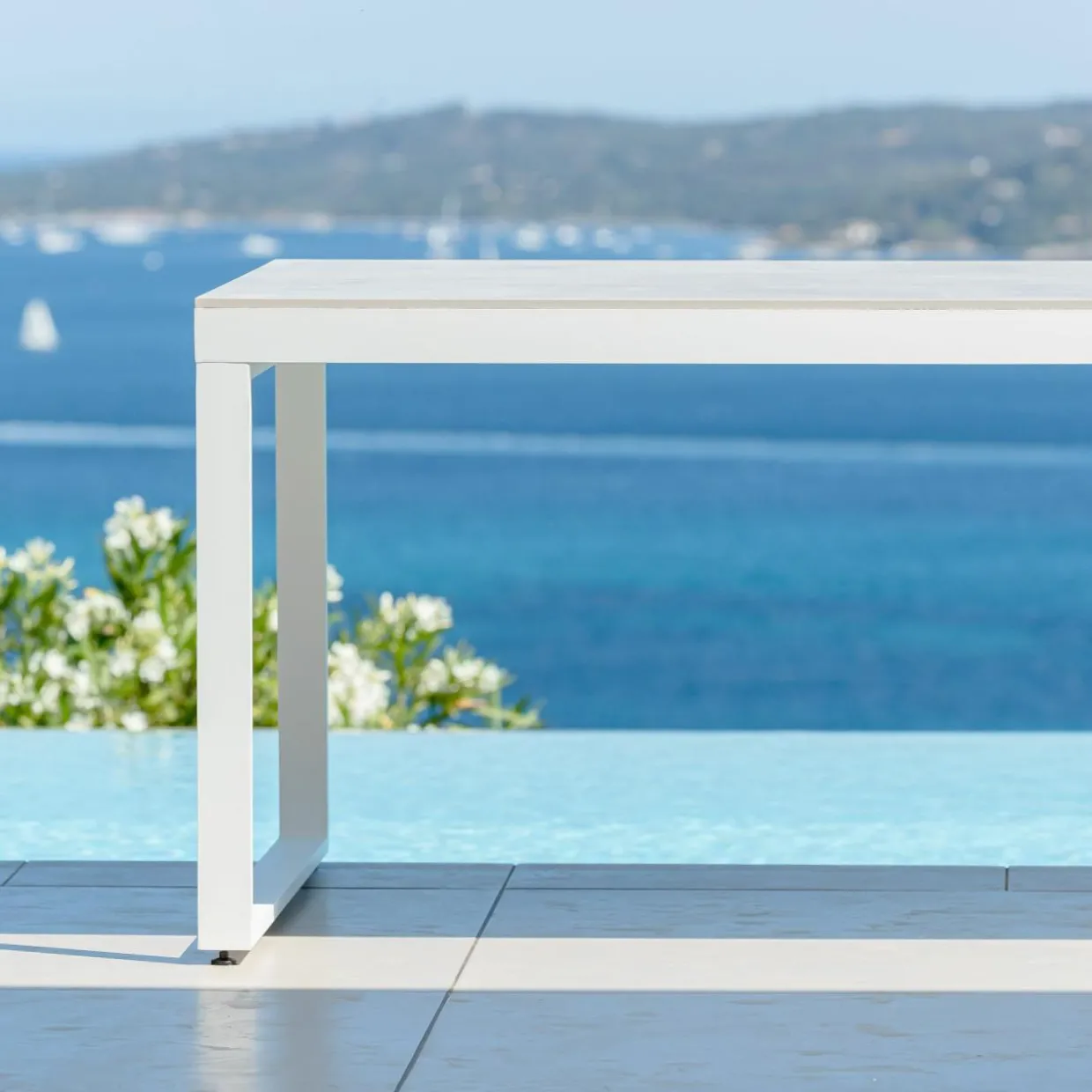 Table de jardin en aluminium et céramique 8 places (180 x 90 cm) Kore Blanc et gris clair