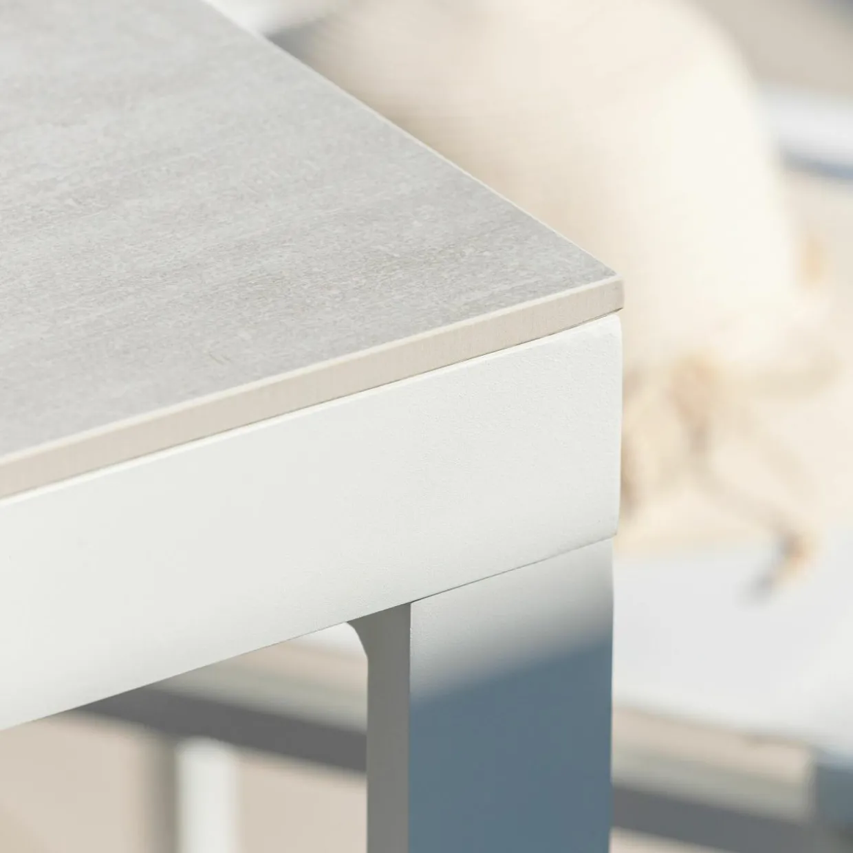 Table de jardin en aluminium et céramique 8 places (180 x 90 cm) Kore Blanc et gris clair