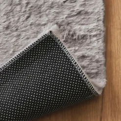 Tapis rectangulaire fausse fourrure (140 x 200 cm) Finn Taupe