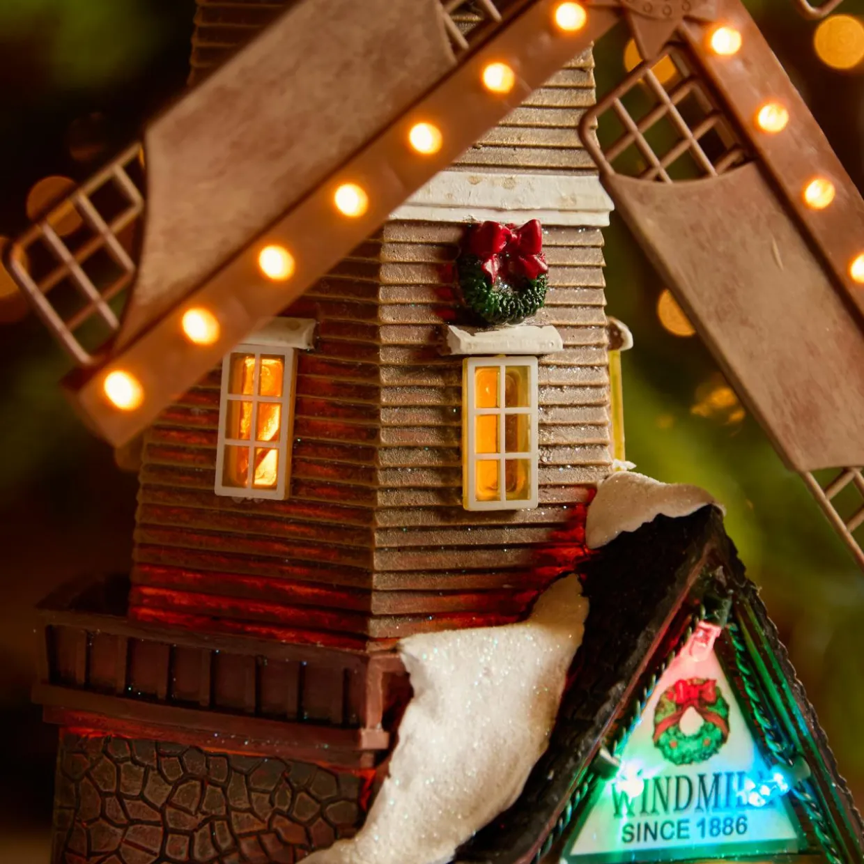 Village de Noël lumineux, animé et musical (H34 cm) Moulin et enfants